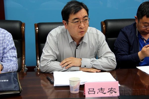 民航河北监管局局长吕志农在换证审定总结大会上做总结发言 纪元摄.JPG