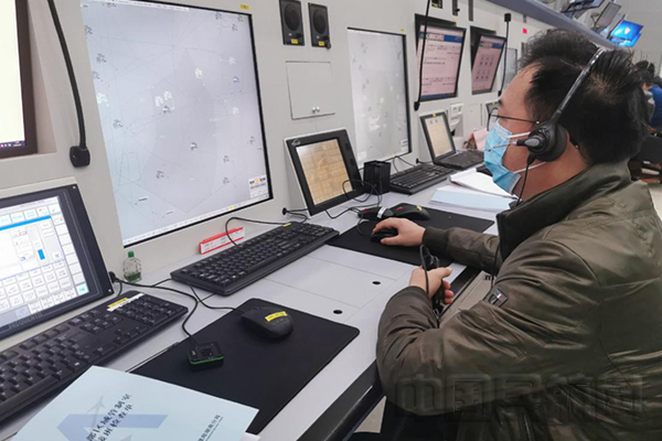 3、民航湖南空管分局王朝辉：做梦都在编写管制员模拟机程序的“工作狂”.jpg