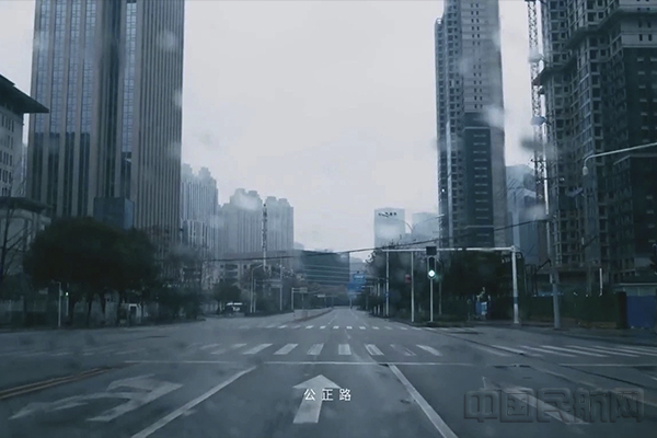 7、封城下的武汉1.jpg
