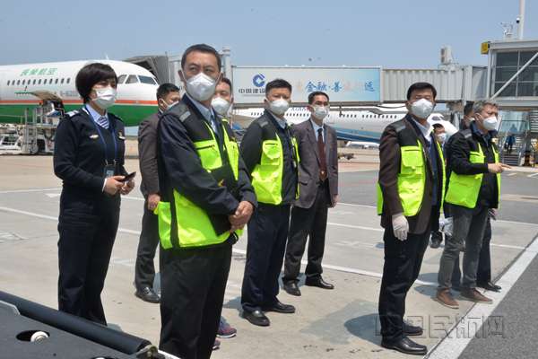 当前民航已处于疫情防控"外防输入"的最前线,厦门高崎国际机场目前是