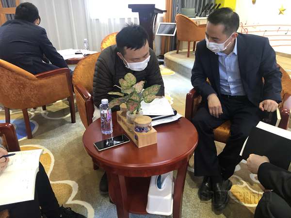 加班加点进行文件审查_副本.jpg