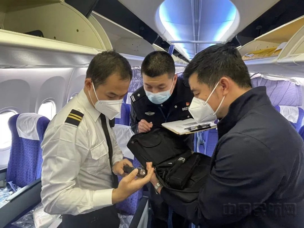 随机抽查两架执行春运任务的航班_副本.jpg 随机抽查两架执行春运任务的航班_副本.jpg