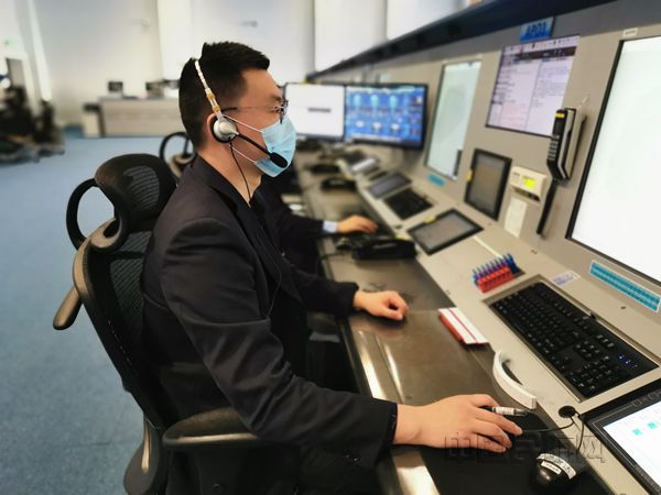 20200228【“疫”战到底】守初心 战疫情——新疆空管局空管中心终端管制中心疫情期间工作保障纪实 (4)_副本.jpg 20200228【“疫”战到底】守初心 战疫情——新疆空管局空管中心终端管制中心疫情期间工作保障纪实 (4)_副本.jpg