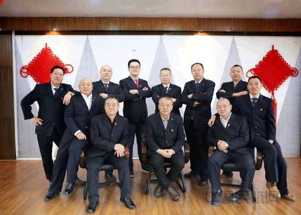 20200310【“疫”战到底】疫情当前守初心 职责在肩担使命——战“疫 ”中的大叔天团_副本.jpg