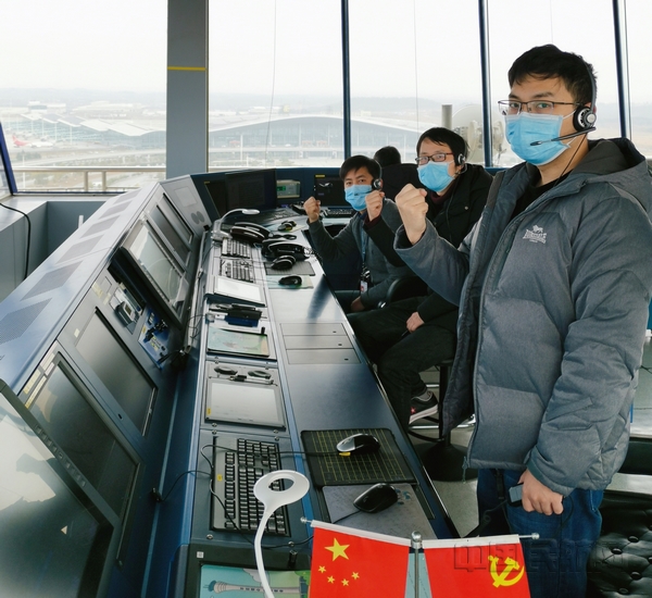 nEO_IMG_江西空管分局管制员祝福逆行者凯旋