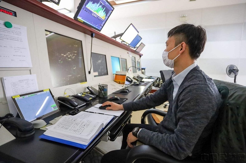大连空管站区域管制室处置紧急状态航班.jpg 大连空管站区域管制室处置紧急状态航班.jpg