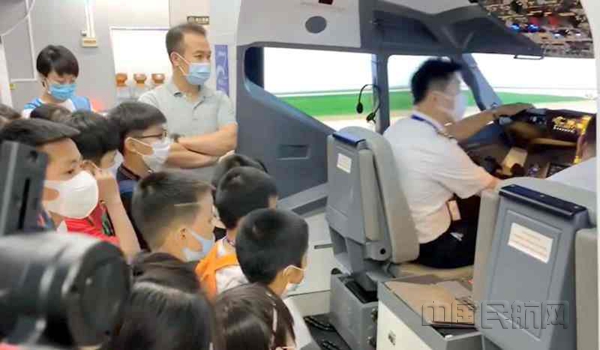 20200708+李桐+塔台团支部参与“我是中国小机长”公益活动+12_副本.jpg 20200708+李桐+塔台团支部参与“我是中国小机长”公益活动+12_副本.jpg