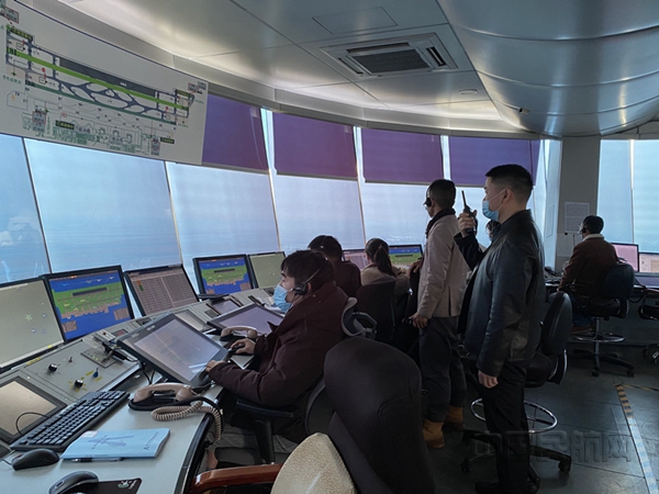 湖南空管顺利保障长沙机场2021年首次HUD低能见度程序运行_副本.jpg
