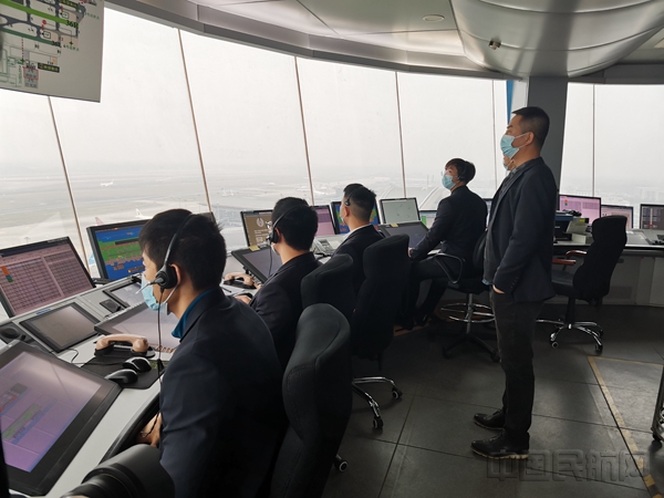 湖南空管分局圆满完成长沙黄花国际机场“西单跑道运行”首日保障工作_副本.jpg