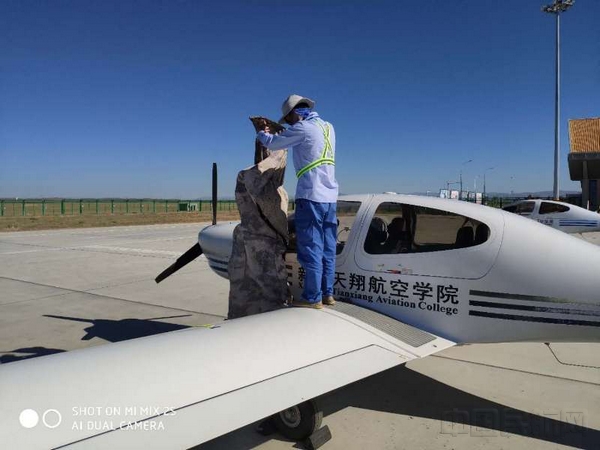 新疆天翔航空学院积极应对大风天气，筑牢安全运行防线1.jpg