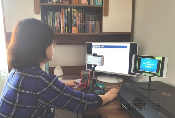 2 基础实验中心教师候威精心准备_副本.jpg 2 基础实验中心教师候威精心准备_副本.jpg