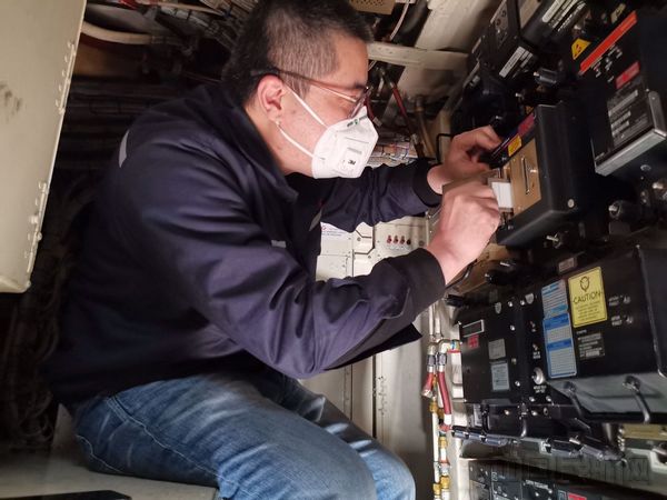 张迪在实验室工作.jpg