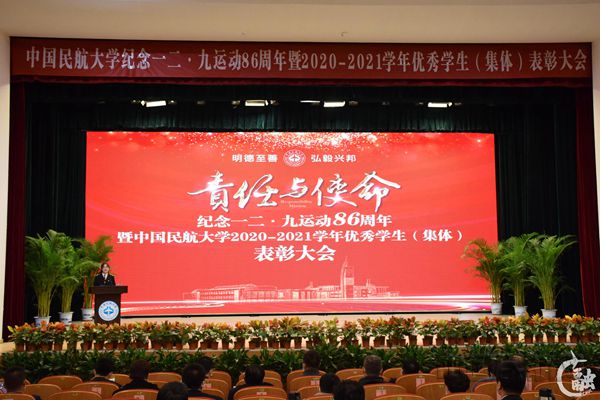 2 学生代表发言_副本.jpg 2 学生代表发言_副本.jpg