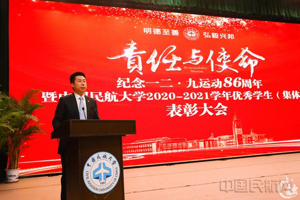 3 党委书记曹胜利勉励学生_副本.jpg 3 党委书记曹胜利勉励学生_副本.jpg