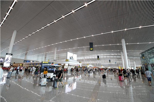 重庆江北机场t3航站楼暨第三跑道工程顺利投用