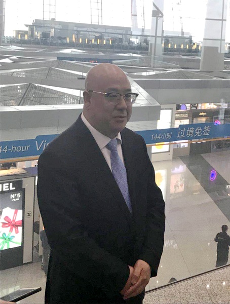 首都机场股份有限公司副总经理杜强接受采访