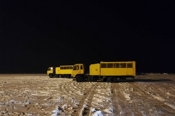 受暴雪影响 襄阳机场通宵作业除冰雪(图)