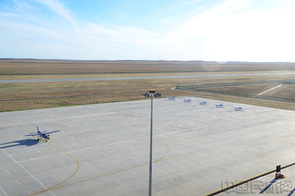 富蕴机场停机坪_副本.jpg