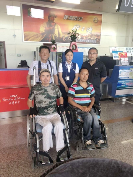 伊宁机场为残疾人提供乘机服务体验.jpg