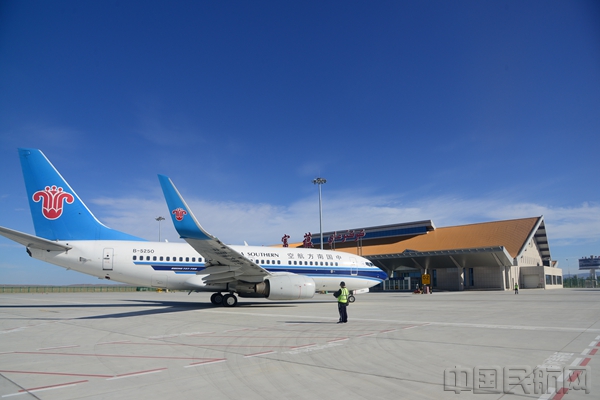 新疆支线机场-俞国瑞摄_副本.jpg 新疆支线机场-俞国瑞摄_副本.jpg