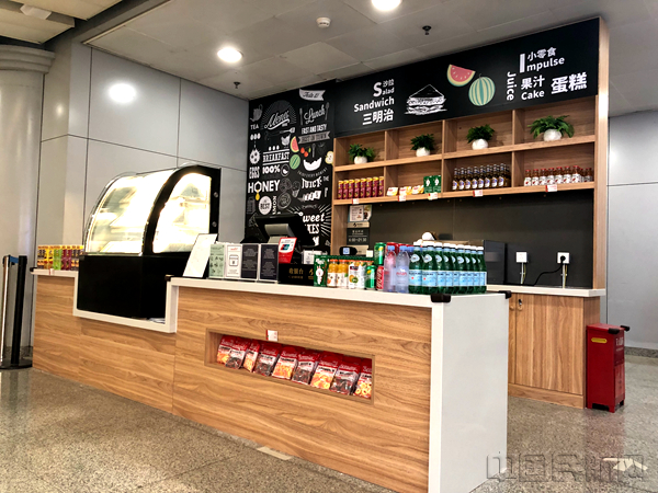 首都机场T2国际隔离区内新增四个餐饮临时售卖点_副本.jpg 首都机场T2国际隔离区内新增四个餐饮临时售卖点_副本.jpg