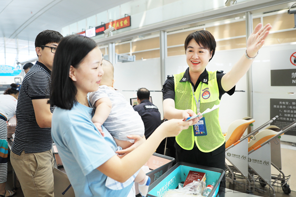 南京禄口国际机场发布国庆航空出行方案。房天翔 摄 (5)_副本.jpg