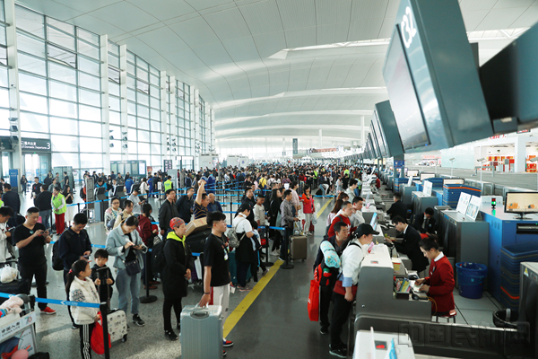 南京禄口国际机场发布国庆航空出行方案。房天翔 摄 (7)_副本.jpg