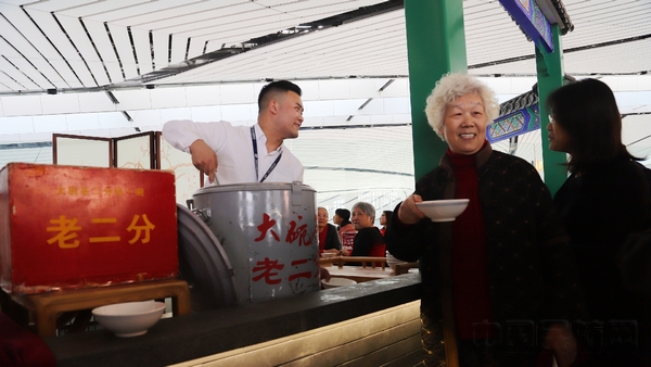 大兴机场航班转场餐饮店面全部营业2.jpg 大兴机场航班转场餐饮店面全部营业2.jpg