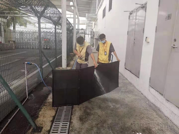 清洗空调过滤网.jpg 清洗空调过滤网.jpg