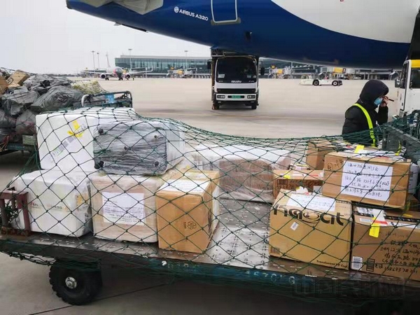 nEO_IMG_2.保障2月3日CZ3763航班温州旅美同乡会会员及侨胞等捐赠乐清市的医用防护物资