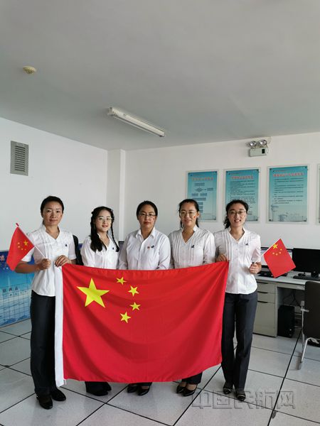 鄂尔多斯机场气象预报室全体合影_副本.jpg 鄂尔多斯机场气象预报室全体合影_副本.jpg