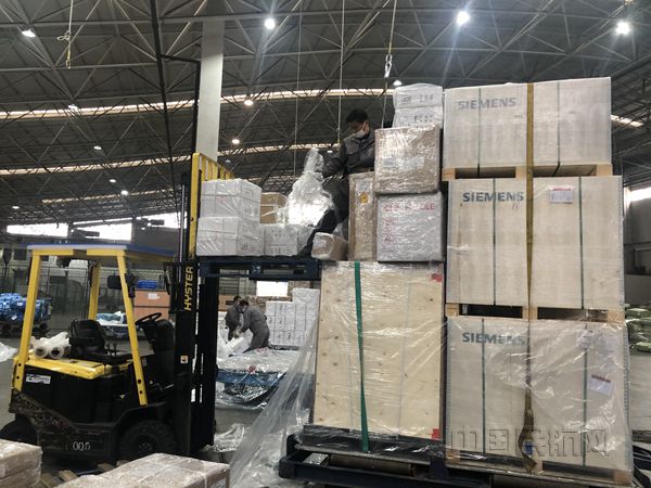 南京禄口国际机场航空货运开足马力助力复工复产。郏丹龙 摄 (2)_副本.jpg 南京禄口国际机场航空货运开足马力助力复工复产。郏丹龙 摄 (2)_副本.jpg