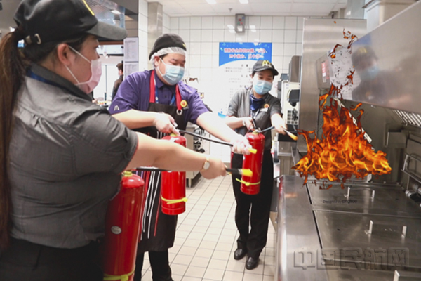 火情应急处置预案演练现场1.jpg 火情应急处置预案演练现场1.jpg