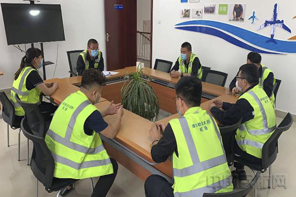 库尔勒机场开展助航灯光设备事故应急演练1.jpg 库尔勒机场开展助航灯光设备事故应急演练1.jpg