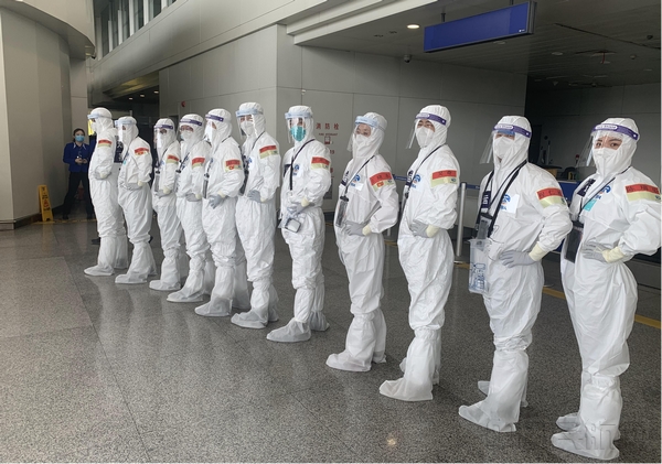 天津机场抗疫青年突击队准备前往"红区".jpg