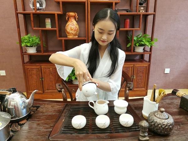茶室内的茶艺服务_副本.jpg
