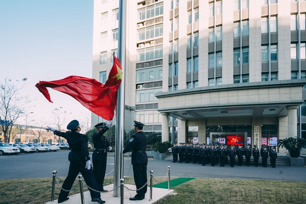 水印 上海边检总站举行2020年新年升旗仪式——姚哲威摄影1.jpg