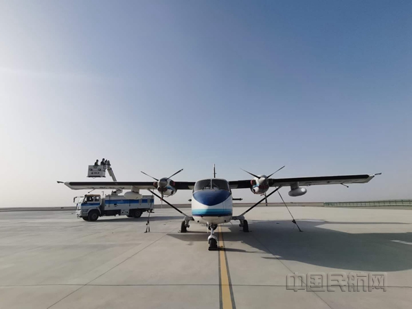 3且末机场优质保障通航飞行 获锦旗致谢_副本.jpg 3且末机场优质保障通航飞行 获锦旗致谢_副本.jpg