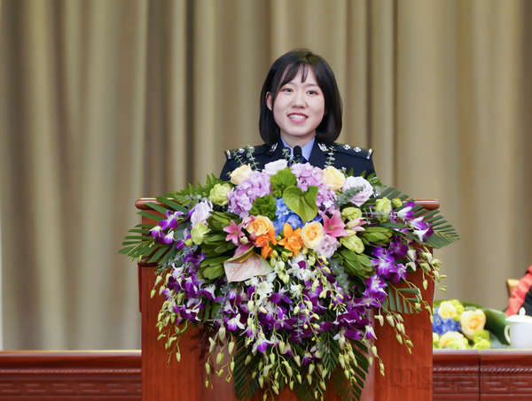 “启航组”女警交流抗疫经历-上海机场边检供图.jpg “启航组”女警交流抗疫经历-上海机场边检供图.jpg