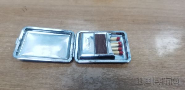 图：查获的新型火柴_副本.jpg