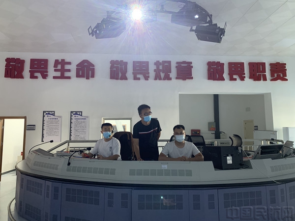 图二:机坪管制员模拟机复训.jpg