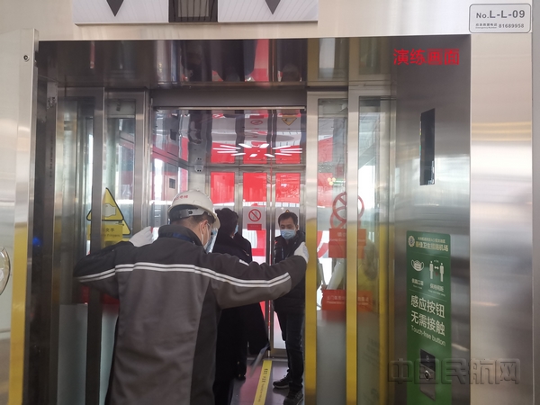 nEO_IMG_演练现场（王鹏达 摄）.jpg