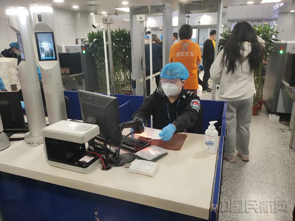 图:最美安检黄元元的新兵日记_副本.jpg 图:最美安检黄元元的新兵日记_副本.jpg