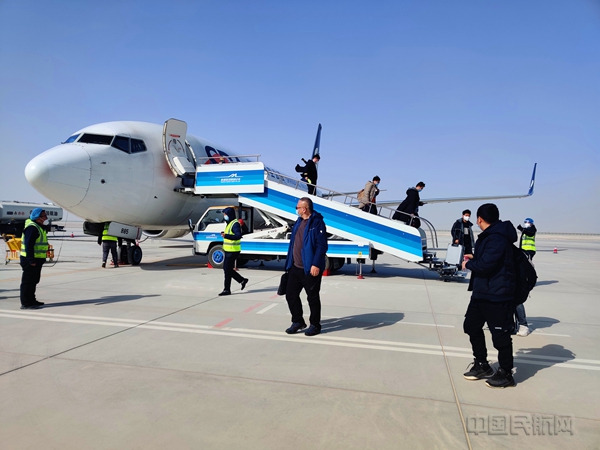 水印 若羌机场恢复乌鲁木齐-若羌-郑州航线 助力节后返程高峰 (6)3.jpg