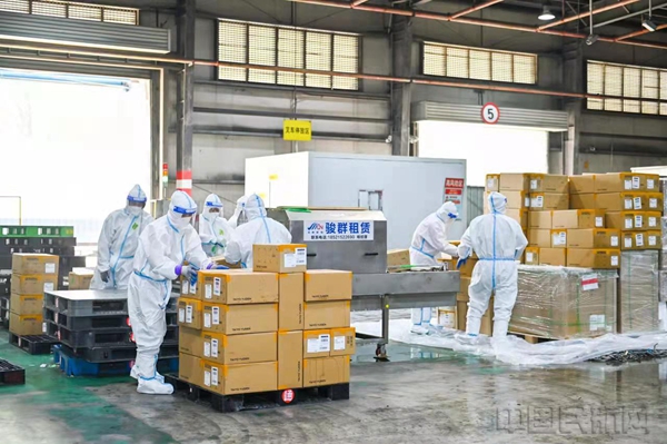 水印 机场重点保障涉及民生的进口冷链、生鲜物资运输-上海机场供图6