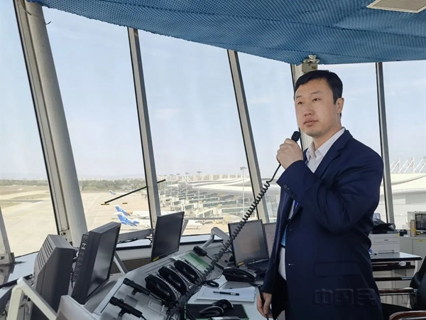 管制工作现场_副本.jpg 管制工作现场_副本.jpg