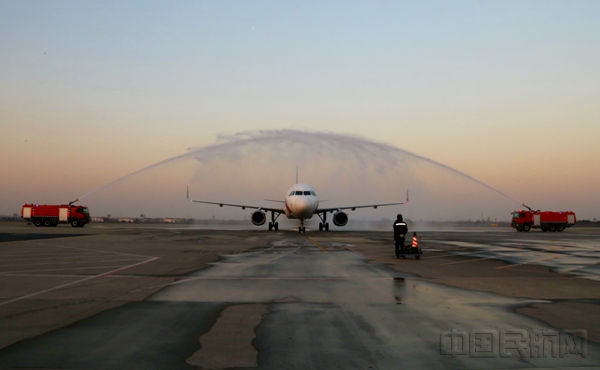 常州机场“水门”仪式欢迎澳门航空.JPG