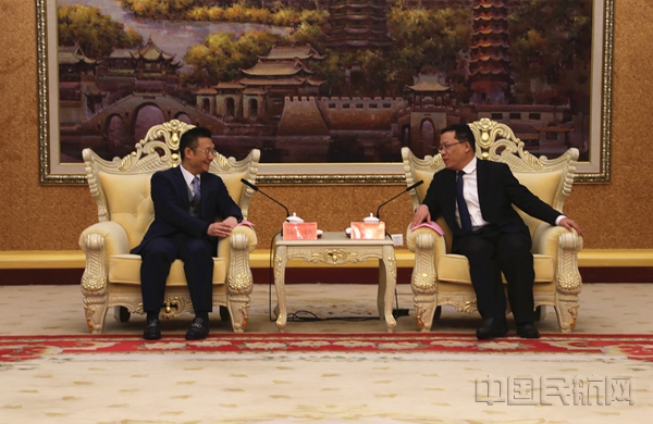 市长丁纯会见澳门航空董事局主席陈洪.jpg 市长丁纯会见澳门航空董事局主席陈洪.jpg