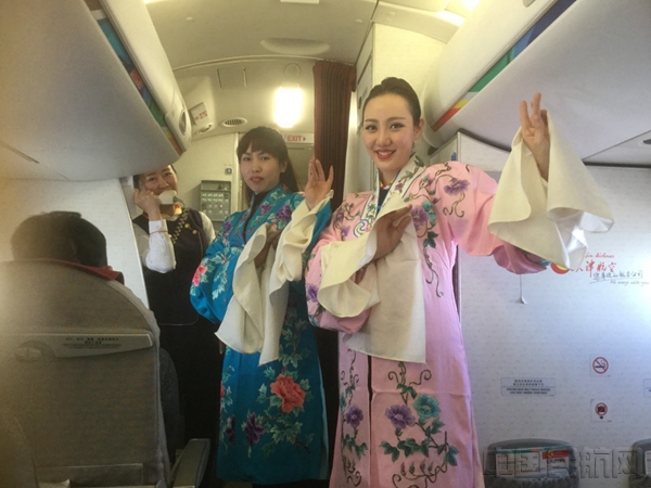 图八 与旅客互动.jpg