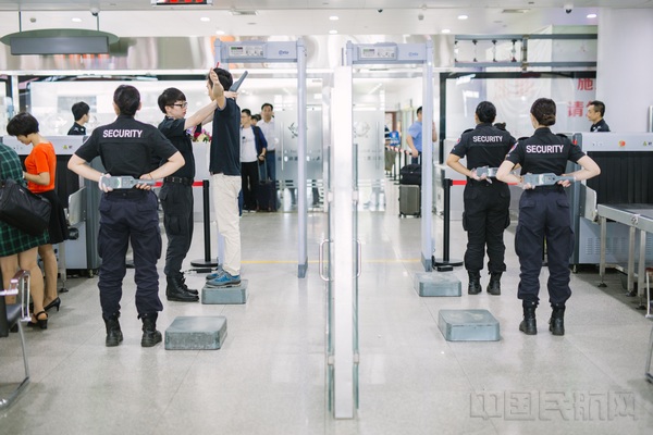 海航机场集团各机场将严格开展安检工作.jpg